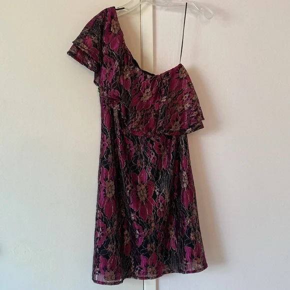 NWT WAYF Lacey Fuschia one shoulder floral dress Med - Picture 4 of 10